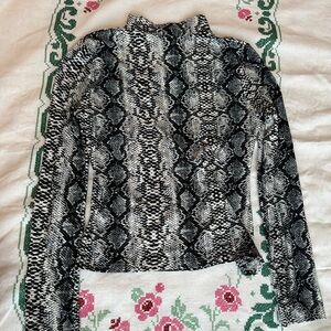 Elegant Monochrome Snake Print Long Sleeve Top Y2K dark fairy